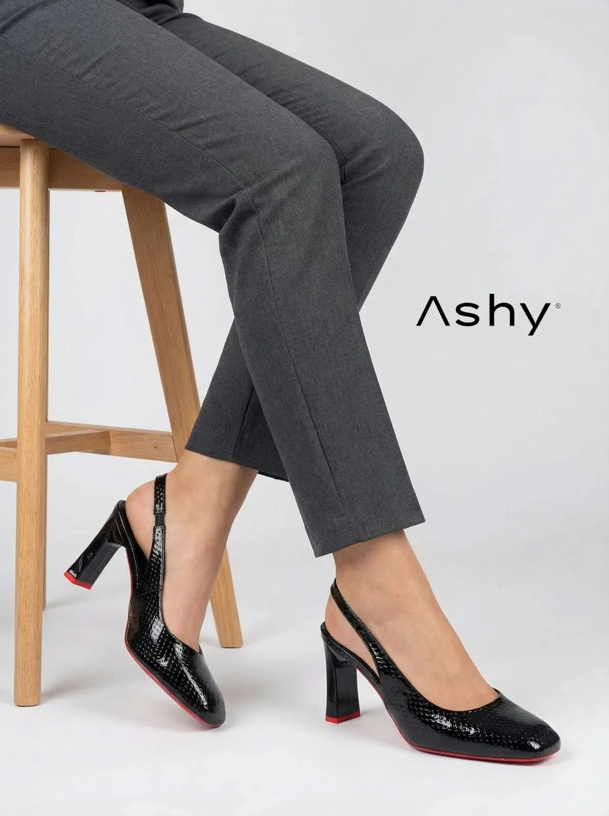 حذاء نسائي بكعب عالي