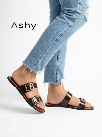 حذاء جلدي مع مشبك نسائي بطريقة عصرية