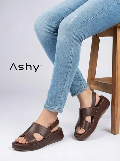 صندل جلد بتصميم مريح وفخم