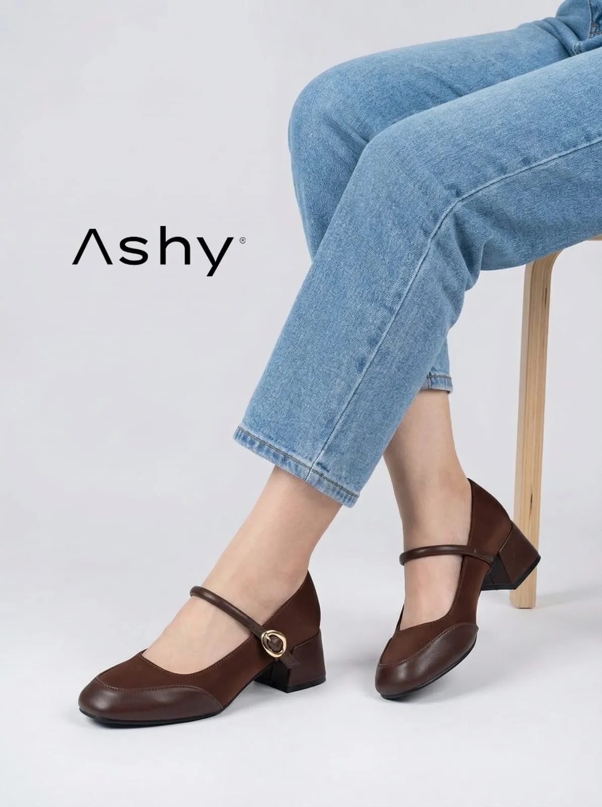 حذاء نسائي ذو كعب قصير 