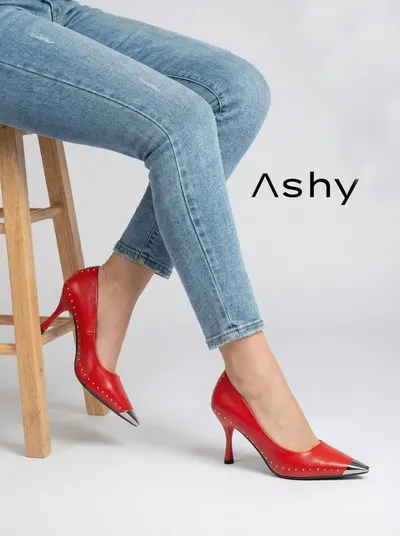 حذاء جلد عالي الكعب