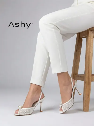 حذاء كعب عالي مزين بجوهرة