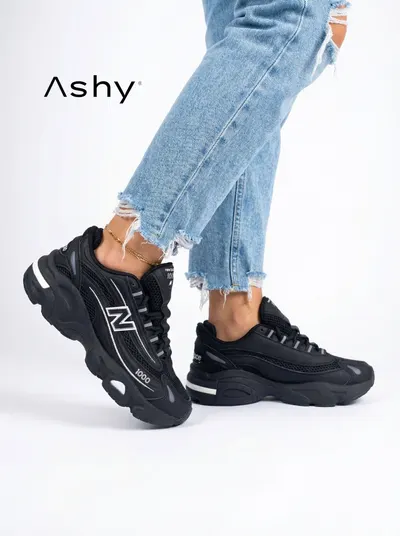 حذاء رياضي نسائي