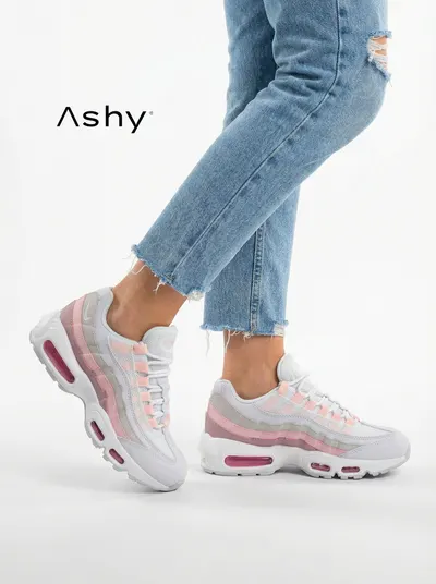 حذاء رياضي نسائي