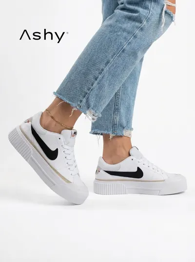 حذاء رياضي نسائي