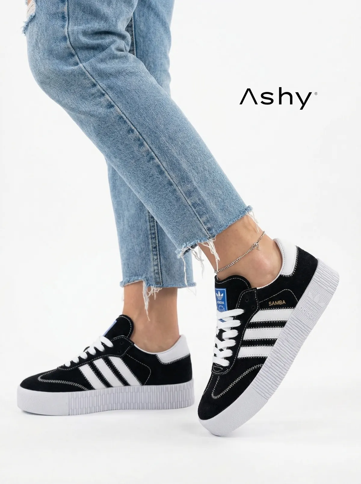 حذاء رياضي نسائي