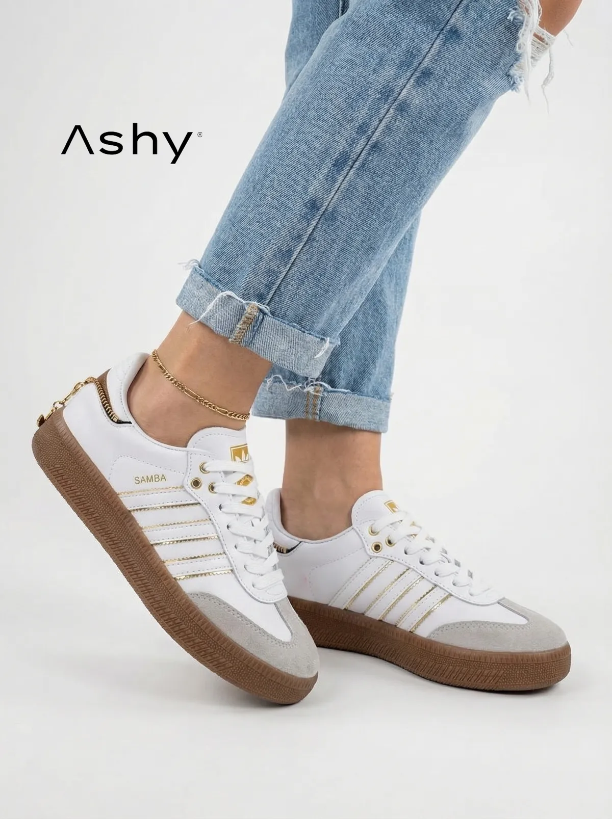 حذاء رياضي نسائي